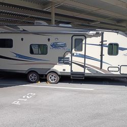 2014 32 ft forest river toy hauler 