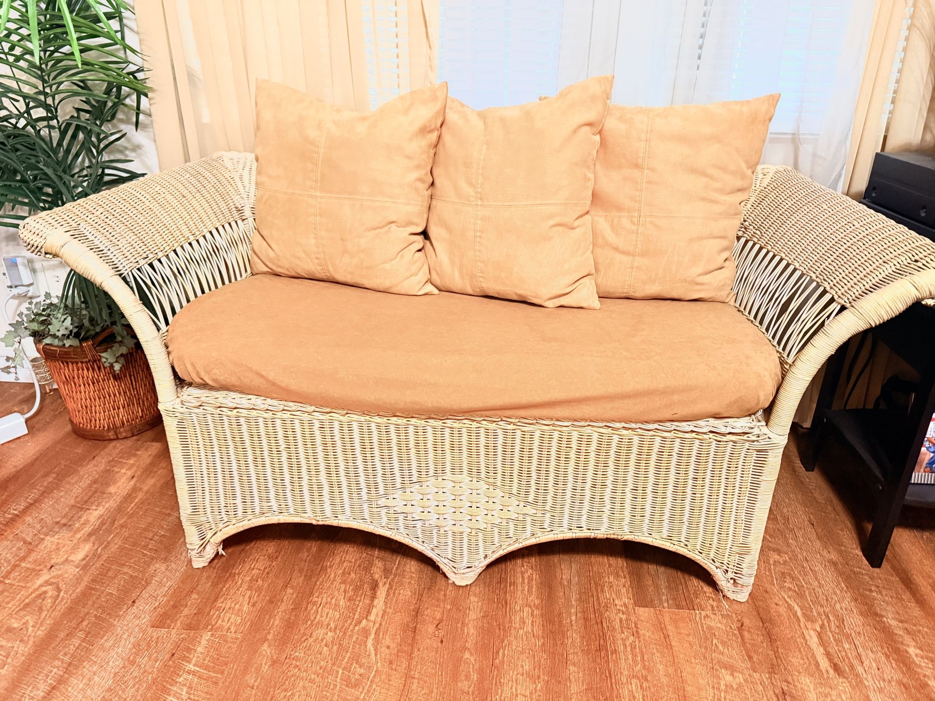 Wicker Storage Settee/ Sofa And Side Table