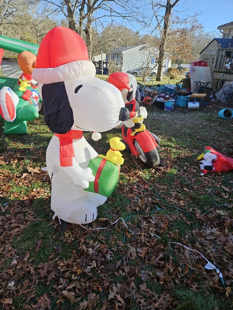 Snoopy Christmas Lot Of 3 Pcs Mailbox & Inflatables