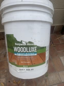 Benjamin Moore Woodluxe Water Based Deck and Siding Exterior Stain