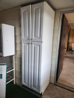 Pantry cabinet