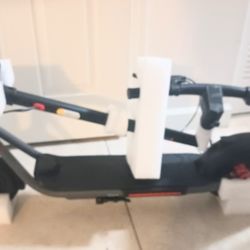 Electric Scooter, 10" Pneumatic Tires, Max 25/25 Mile Range, 25 MPH

