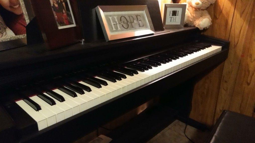 Roland HP 2700 Digital Piano