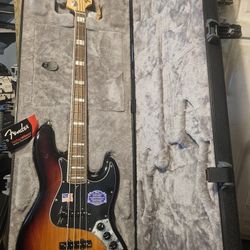 "LIKE NEW" FENDER USA DELUXE JAZZ ELECTRIC BASS GUITAR 4 STRING & CASE
