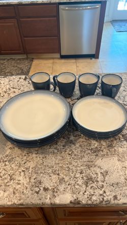 Dinnerware set for 4