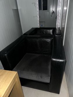MOGUL Los Angeles Swivel Suitcase Cube Chairs ~ 2 Chairs ~ CAN DELIVER!!!