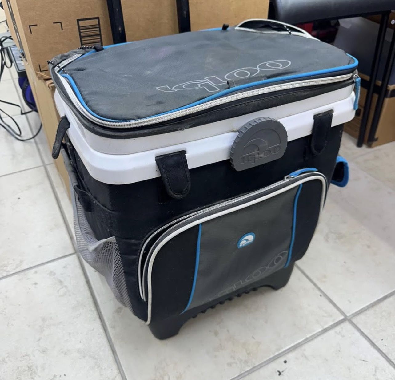 igloo rolling camping cooler