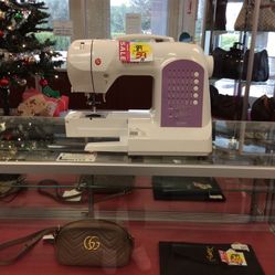 Sewing  Machine. Singer. 