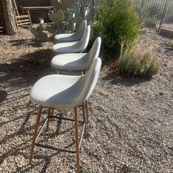 4 Stools 