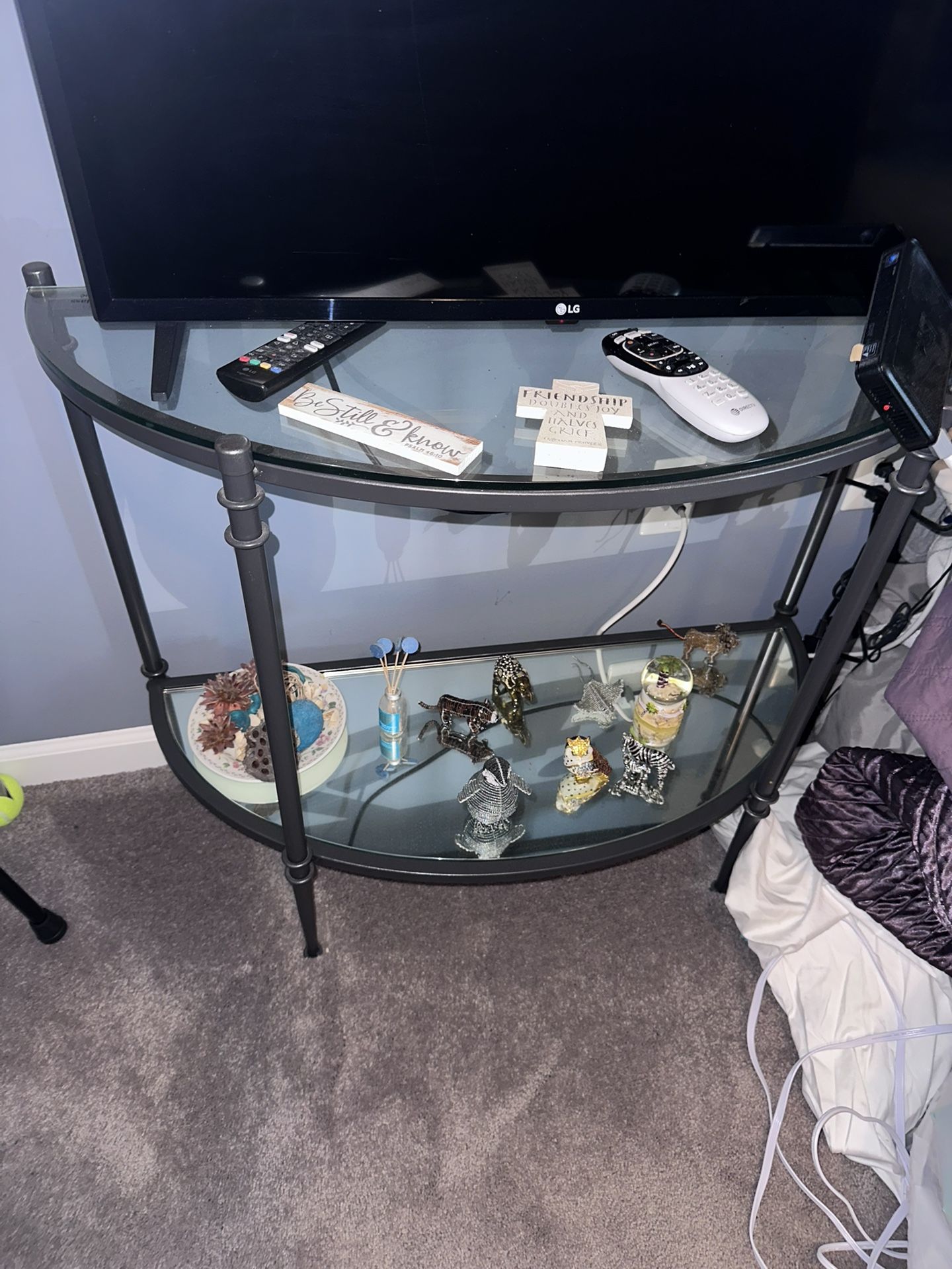 Glass/mirror Table