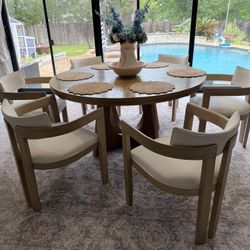 Ashley Furniture Round Dining Table Light Oak & Chairs