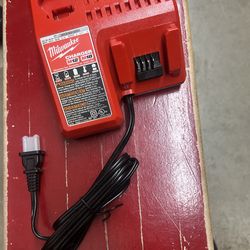 M12 and M18 12- Volt/18-Volt Lithium-lon Multi-Voltage Battery Charger