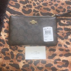Brand New COACH handwallet With Strap 