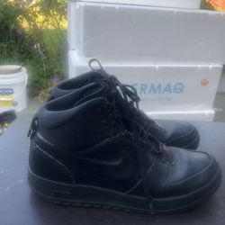 Nike Winter Path BQ4223-001 Men’s Triple Black Mid-High Top Boots Size 9