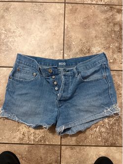 Women’s shorts size 28