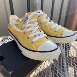 Youth Converse Size 4