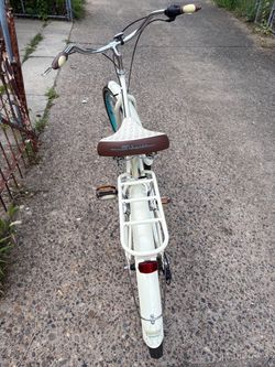 Schwinn fairhaven retro-style cruiser bike