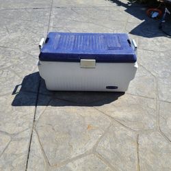 Rubbermaid 80qt Cooler