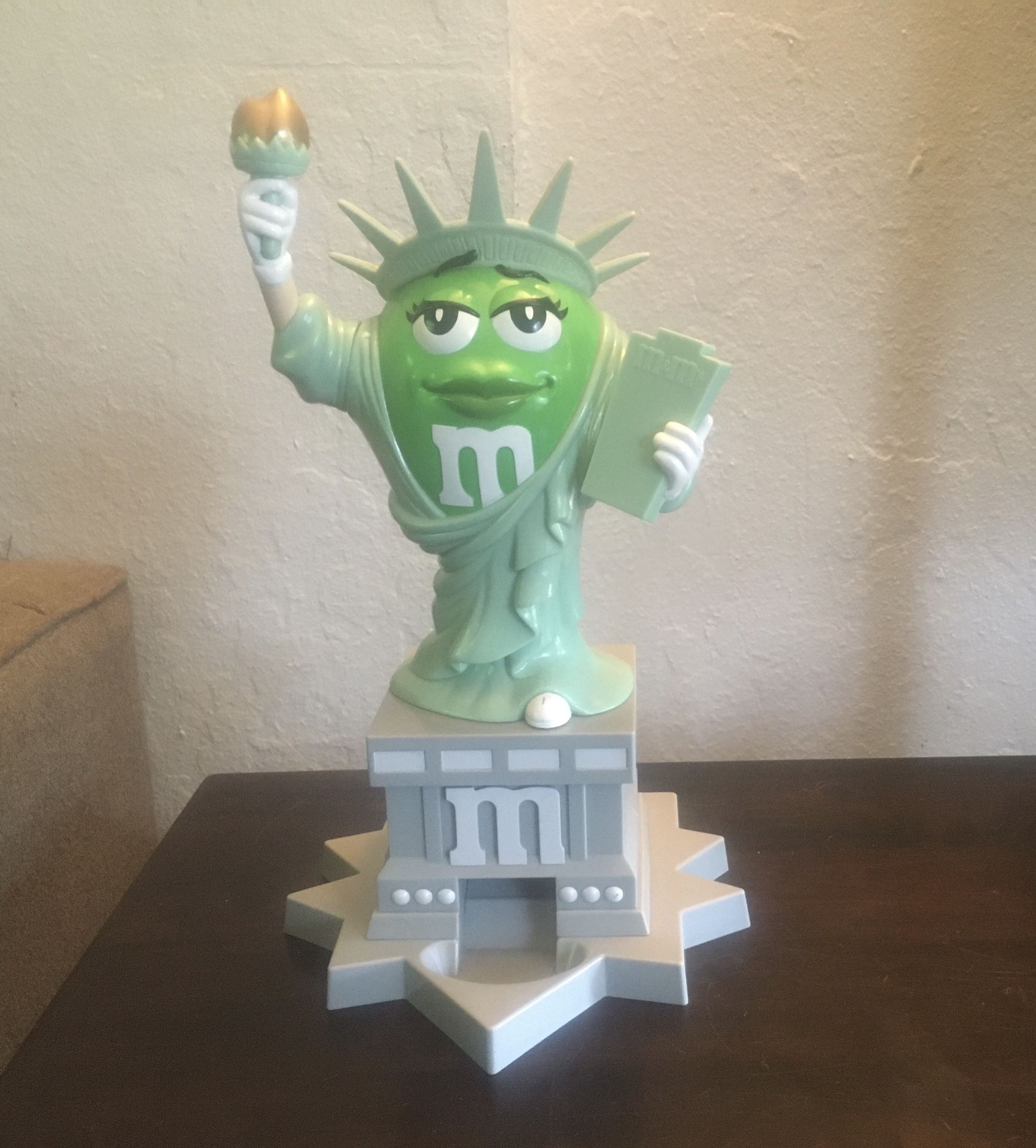 M&M's World Candy Dispenser Miss Liberty