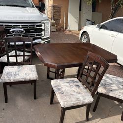 Dinner Table And Chairs. With Lift.   $80 