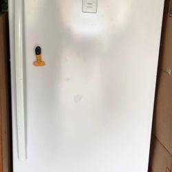 GE FREEZER UPRIGHT 