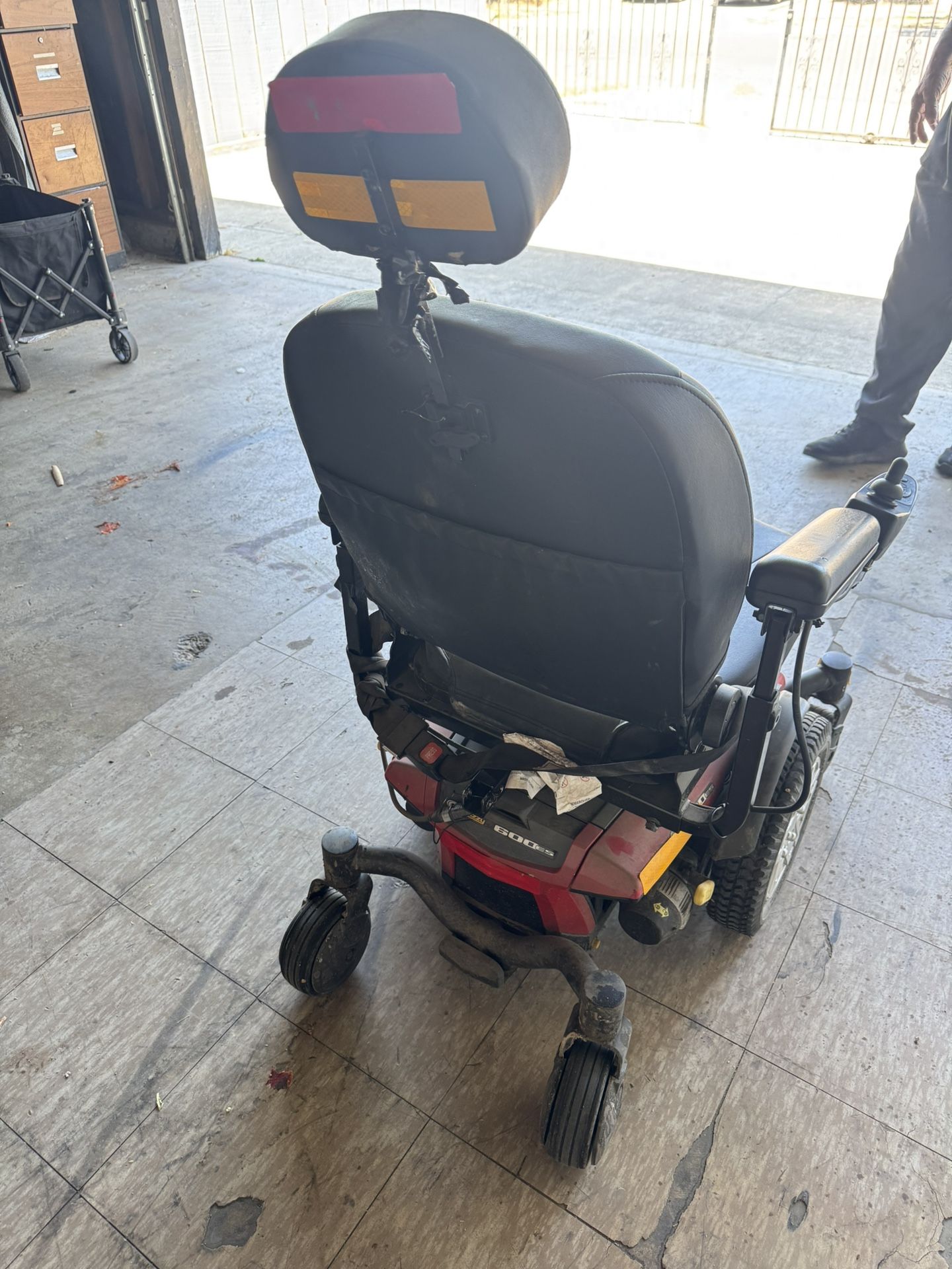 Electric wheelchair