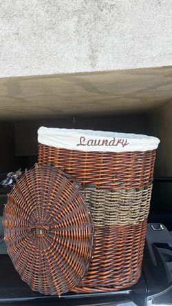 Large Wicker Laundry Hamper w/ Lid & Liner