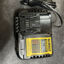 Dewalt 4 Amp Charge New
