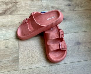 Cloud Slides size 8 - NWT