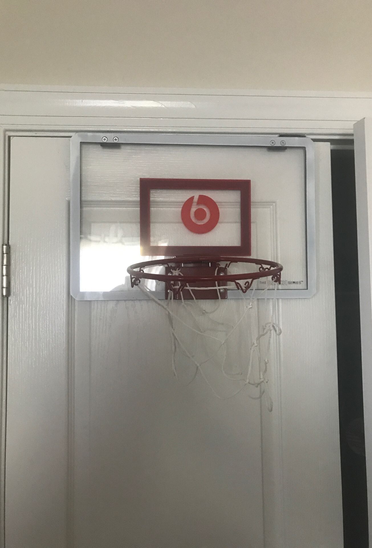 Basketball hoop