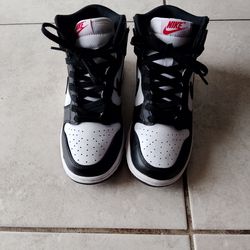 Women's Nike Dunks Size 6