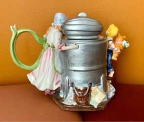 COLLECTIBLE TEAPOT “DANCING CATS” VINTAGE (50% OFF SALE)