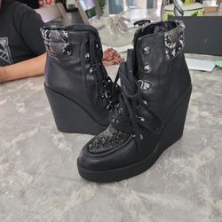 Black wedges   size 6/2