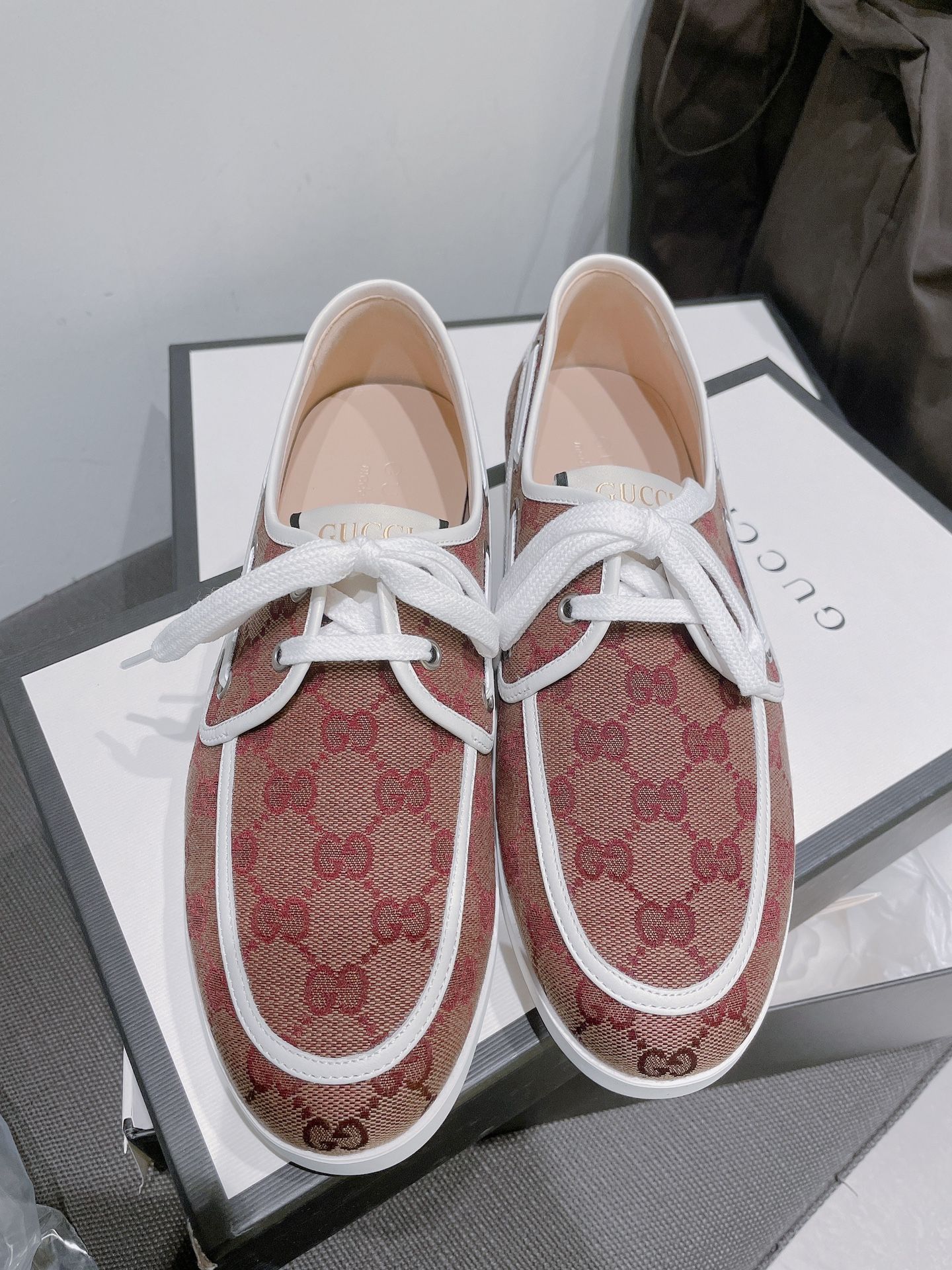 New- Gucci Horse boat shoes  size 6 / Eur 40
