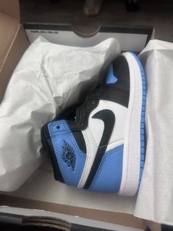 Kids Sneakers 11c Air Jordan 1 Retro High OG PS 'UNC Toe