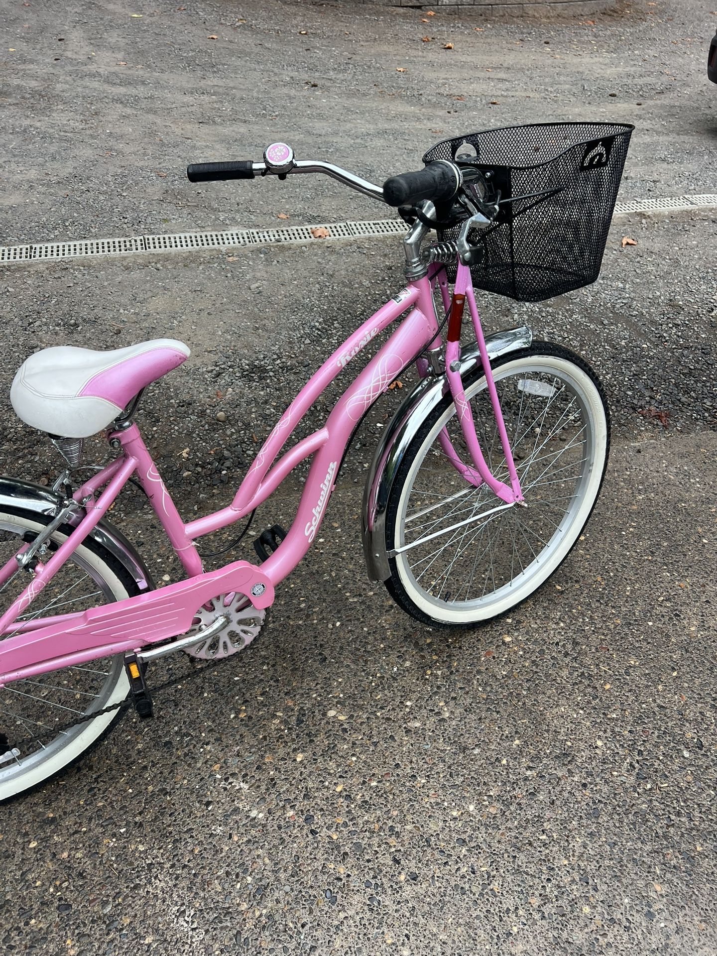SCHWINN ROXIE 7 Speed With Basket And Comfort Saddle