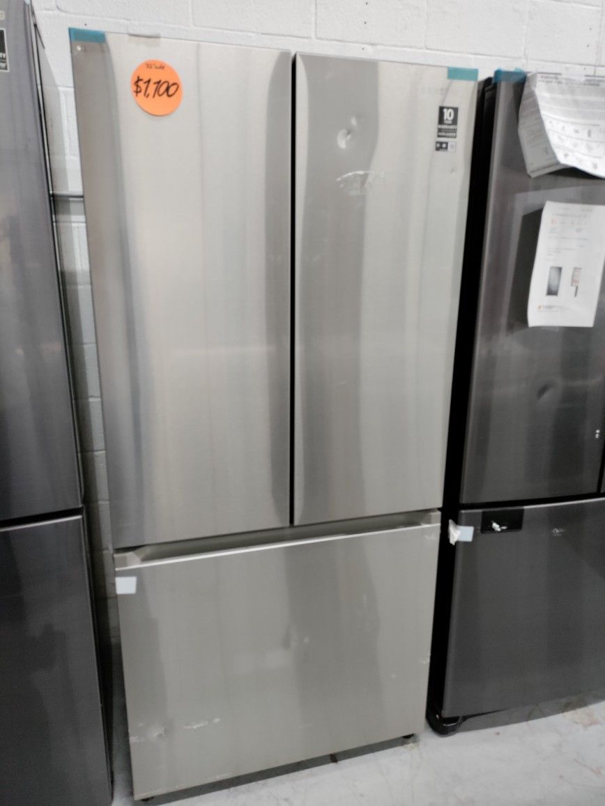 Samsung French Door Stainless Steel Refrigerator 32' Wide, New Scratch And Dent