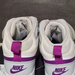 Girls Nike Shoes  Size 3.5