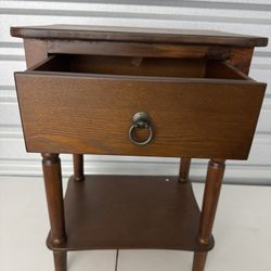 Very Small end table(brown), please check measurements shown