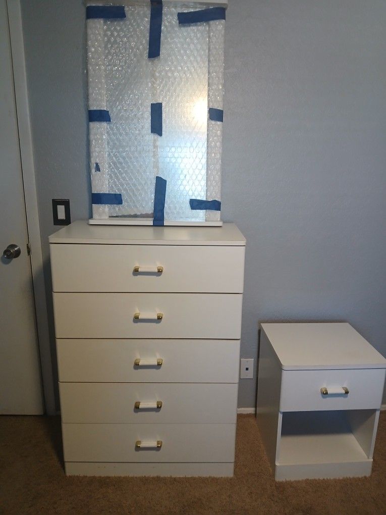 Dresser w/Mirror & Nightstand
