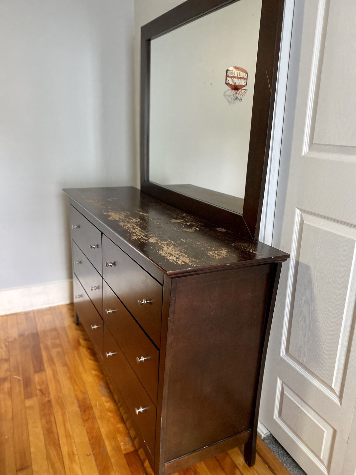 Free Dresser with mirror
