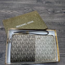 MICHAEL Michael Kors Jet Set Wristlet