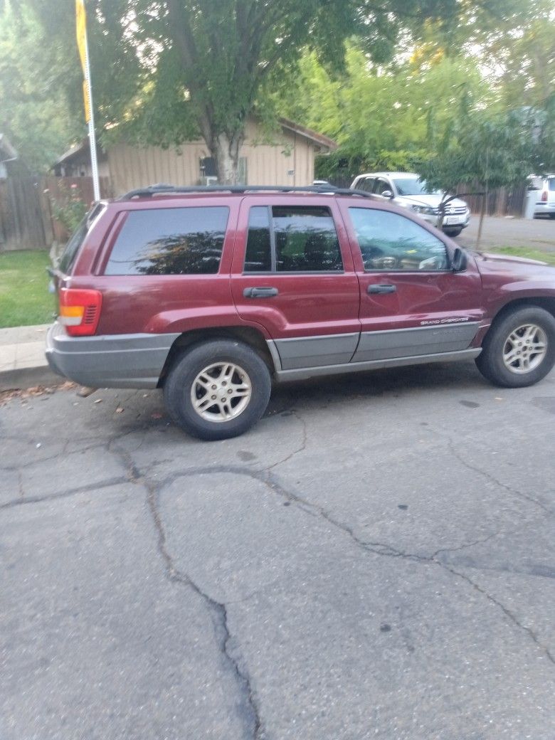 Jeep Grand Cherokee Laredo