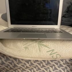 Apple MacBook Air 2014. 13 in screen