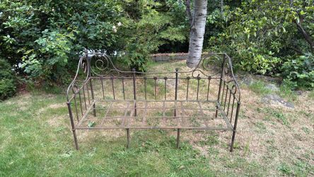 Antique wrought iron day bed