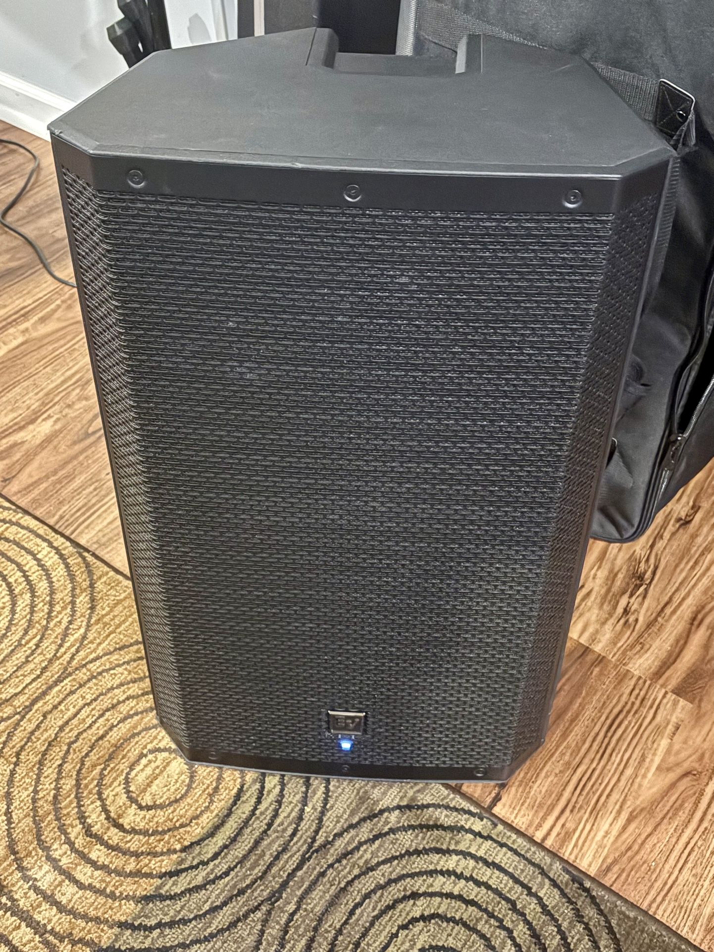 (1) EV ZLX-15p Powered Speaker