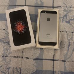 iPhone Se 1 Gen Unlocked With Accessories 