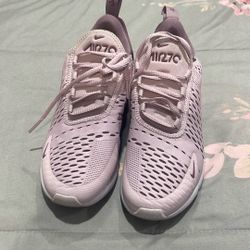 Women’s Nike Shoes Size 61/2