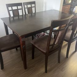 Dining Table And 5 Chairs 