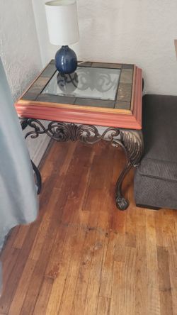 Corner table